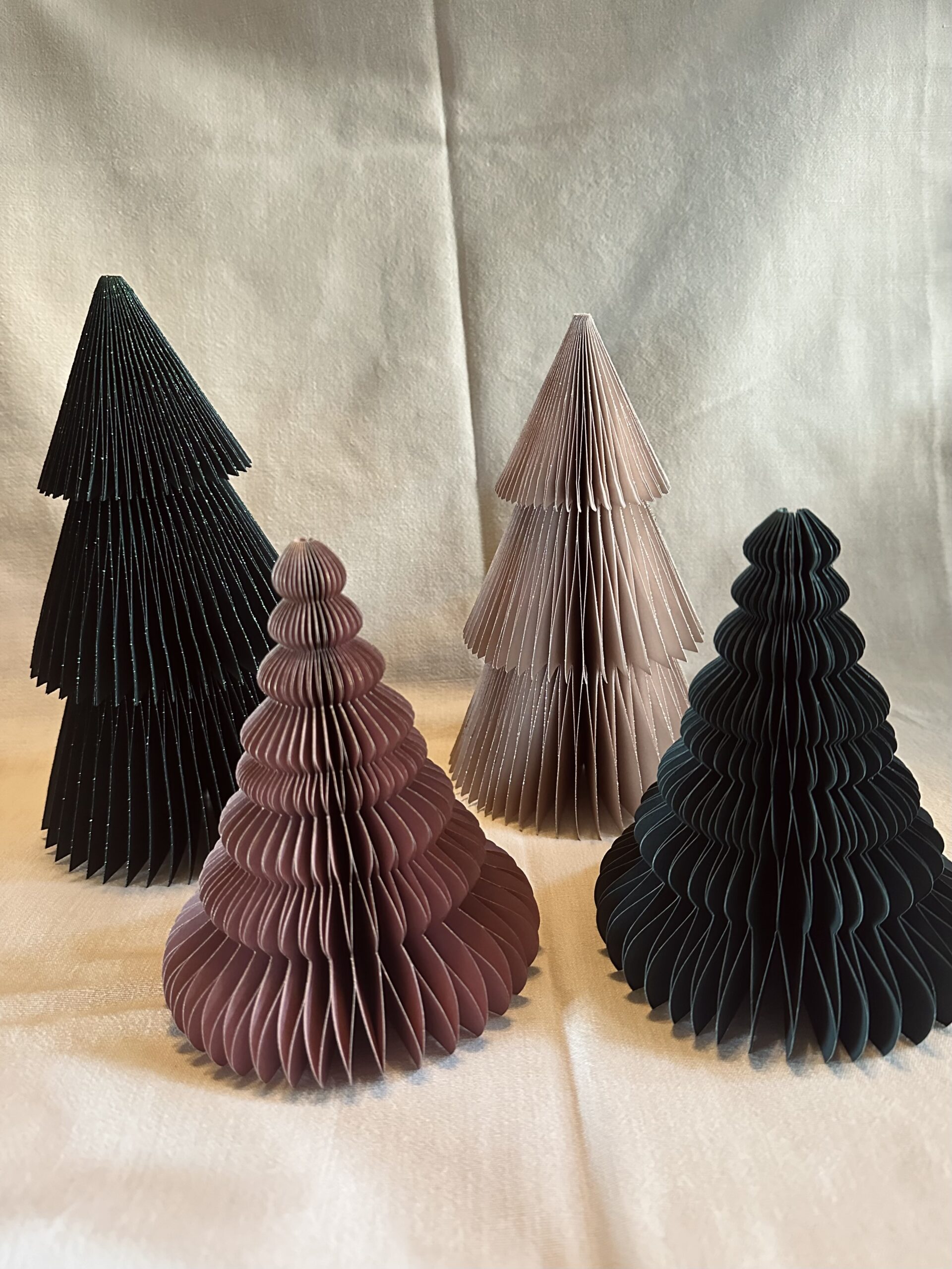 Papieren kerstboompje roze | 15 cm - Afbeelding 4